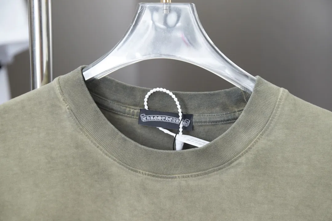 🅿️220 Chrome Hearte 25SS early spring new model, hot diamond short sleeves, light luxury, a must-have item for daily commuting for men and women, correct version, welcome to compare, detailed features · 280 grams of 100% pure cotton double yarn jersey fabric · Special thickened 32 pieces of double-strand 1X1 thread in the same vat · Imported Australian matte pearlescent diamonds. Ready-made garments are dyed and then faded and fried with snowflakes. Then wash to make it look old. General washing improves the effect · Double-needle stitching across seams · Original main mark, washed tag, branded moisture-proof paper packaging Color: black/apricot/grey/military green Size: S/M/L/XL